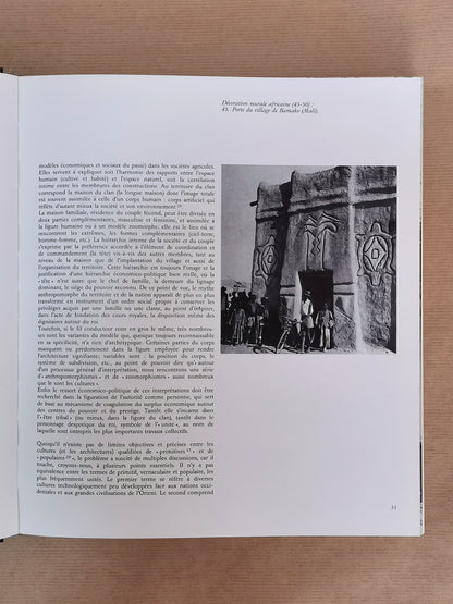 Architecture primitive, Enrico Guidoni, trad. Jean d'Yvoire, Collection Histoire mondiale de l'architecture (dirigée par Pier Luigi Nervi), Berger-Levrault, 1980.
